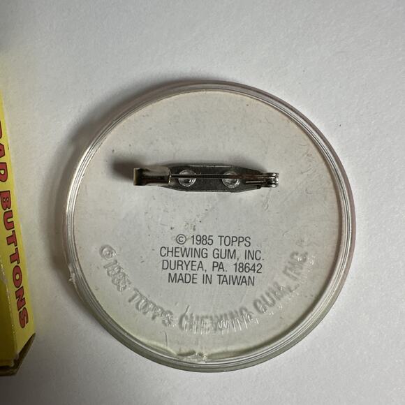 1985 Topps Gross Bears BUTT BEAR Vintage Big Bad Button Pin Garbage Pail Kids - Picture 3 of 5